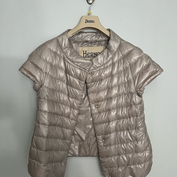 Herno Emilia Ultralight Cap Sleeve Puffer Jacket, champagne color, size 44, NWOT - Picture 1 of 6